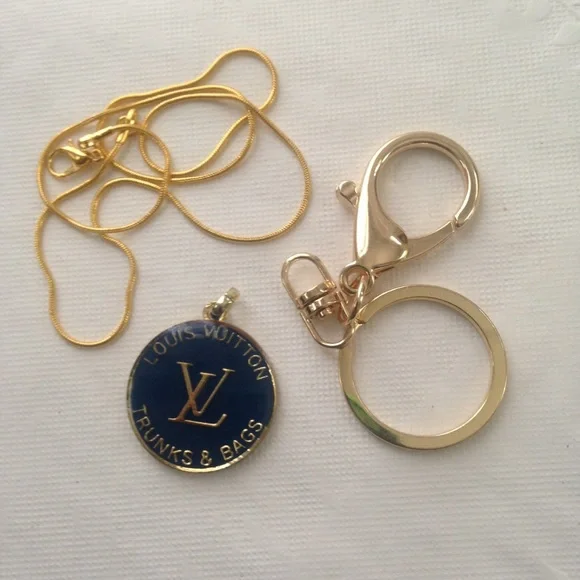 Louis Vuitton 3-way Handbag Charm-Key Chain Neck… - Picture 3 of 8